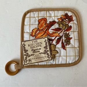 Vintage The Kitchen Shoppe R.A. Briggs & Co Potholder Floral Brown NWT Wood Hoop